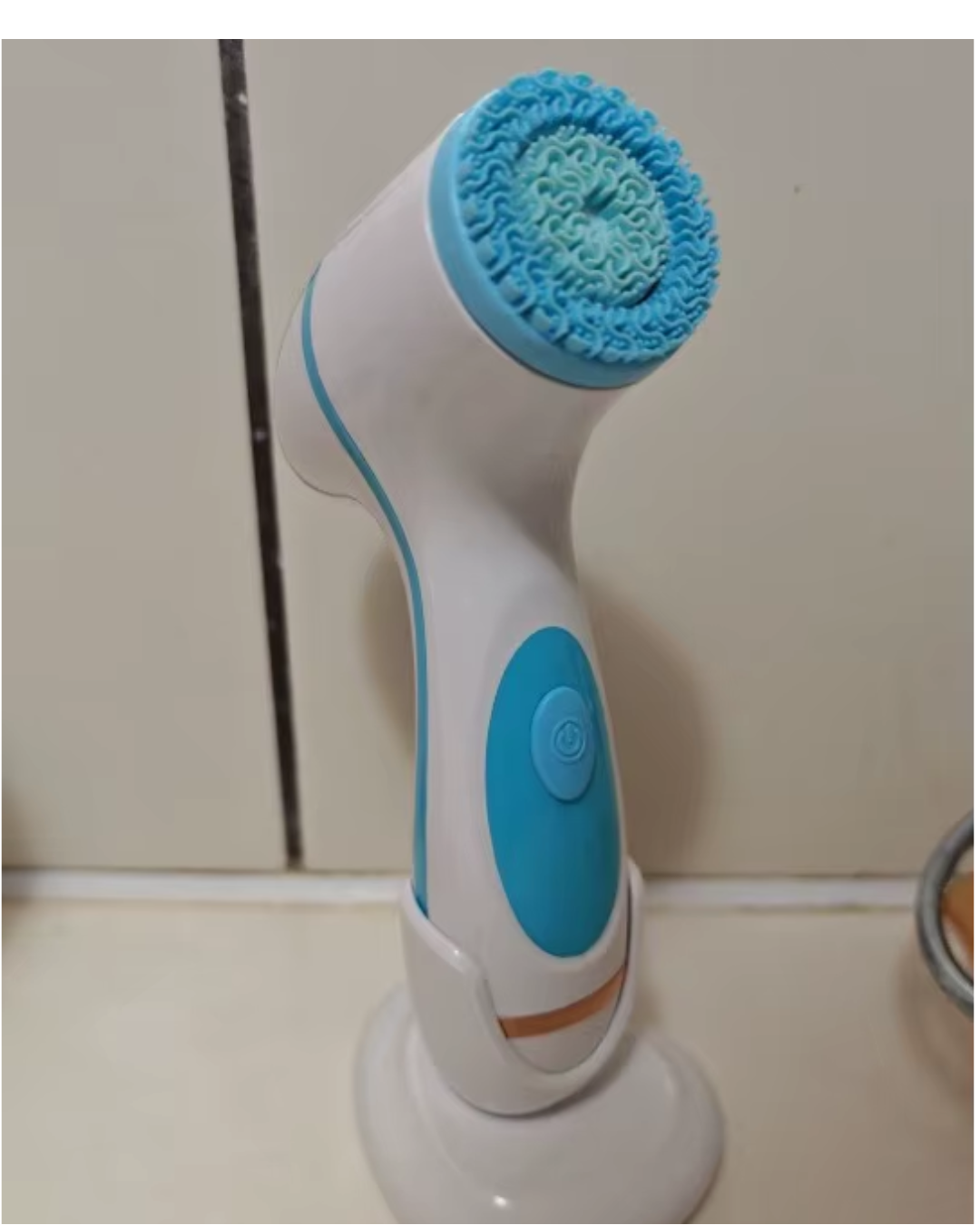 Brosse de Soin Facial 3 en 1 Électrique Intelligent™ : Nettoie en Profondeur le visage !